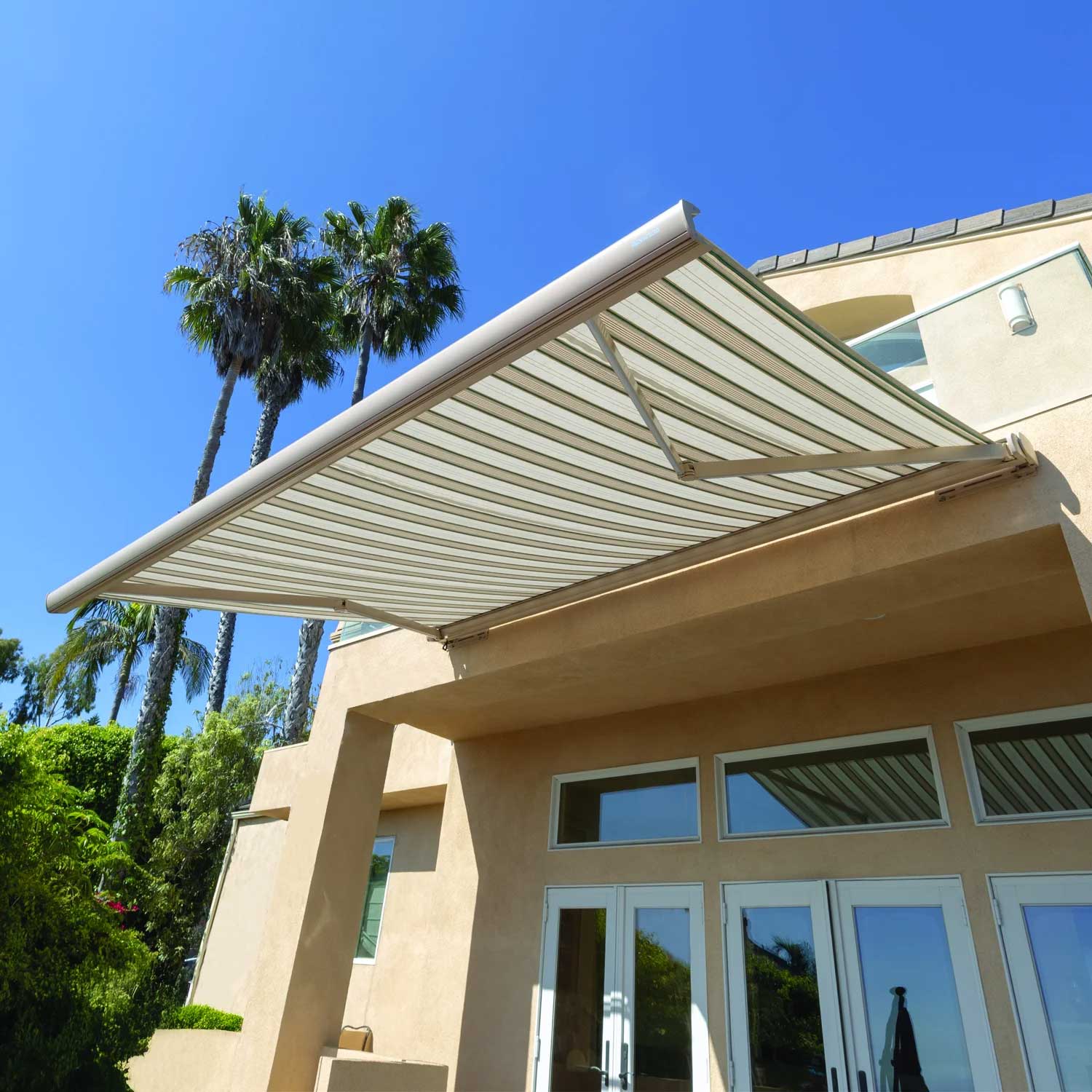 Advaning Prestige Pro full-cassette awning in Knotty Linen with Emerald and Hazelwood Stripes